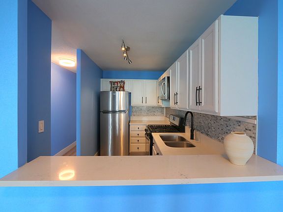 3rd image of 6700 S South Shore Dr APT 18K