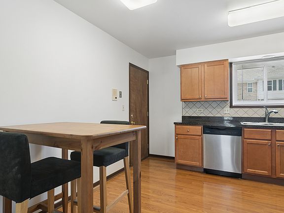 4th image of 129 W Brandon Ct #D14