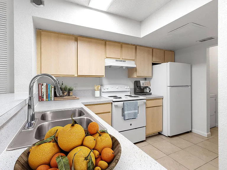 Taylor Pointe Apartments — Photo 26