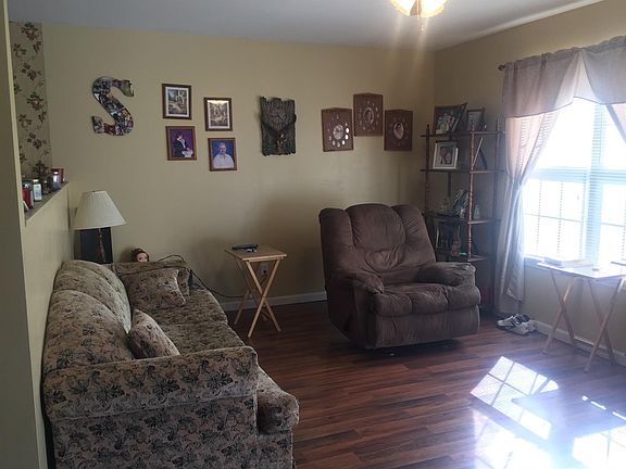 4th image of 328 Douglas Ct