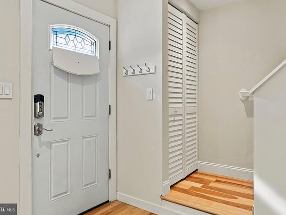 3rd image of 1066 Travis Ln