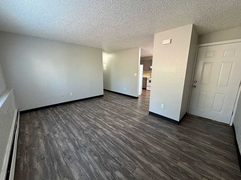 1st image of 405-415 Saint Vrain Pl #102