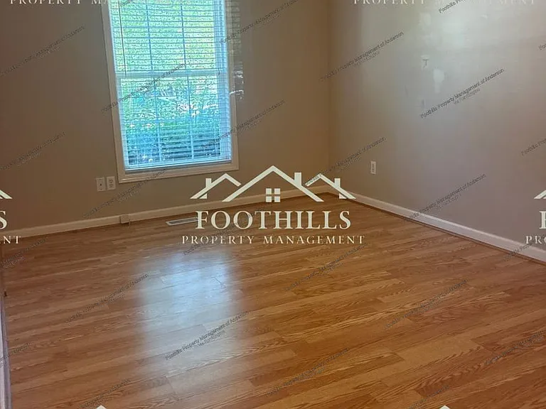 107 Ashton Ln — Photo 6