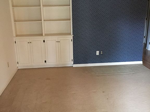 3rd image of 9 New England Ln