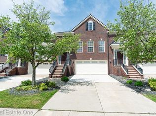 6963 Edgewater Dr, Troy, MI 48085