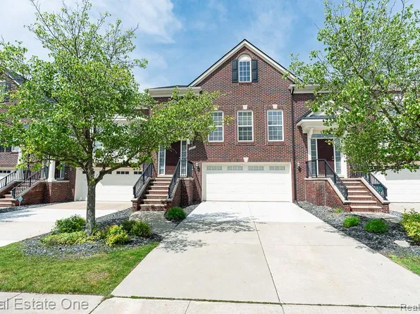 6963 Edgewater Dr, Troy, MI 48085