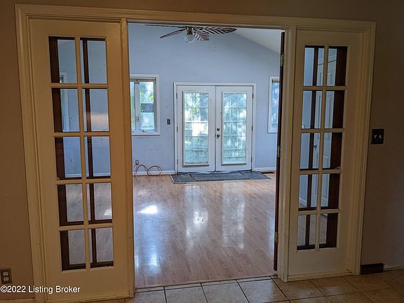 3rd image of 500 Maplecrest Dr