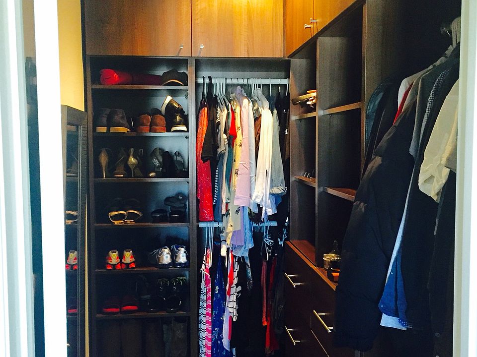 walk-in closet