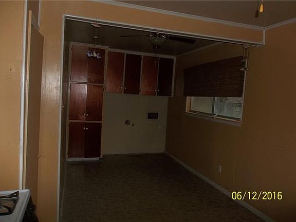 3rd image of 908 W Anthony St