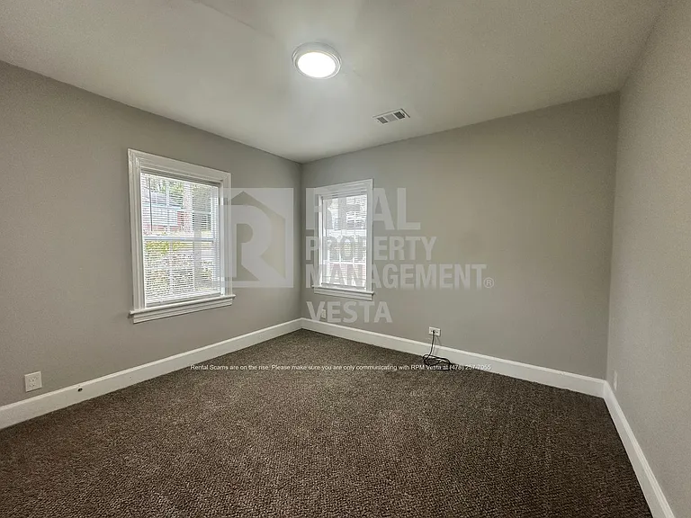 1076 Carlisle Ave — Photo 5