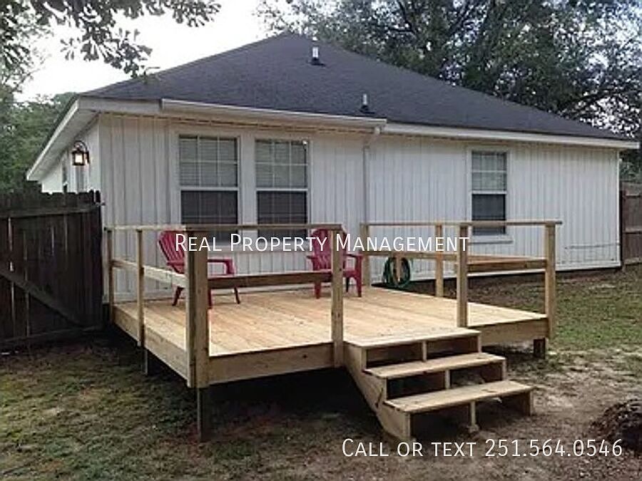 2nd image of 1296 Forest Ridge Rd E