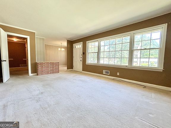 3rd image of 1306 Greenview Dr