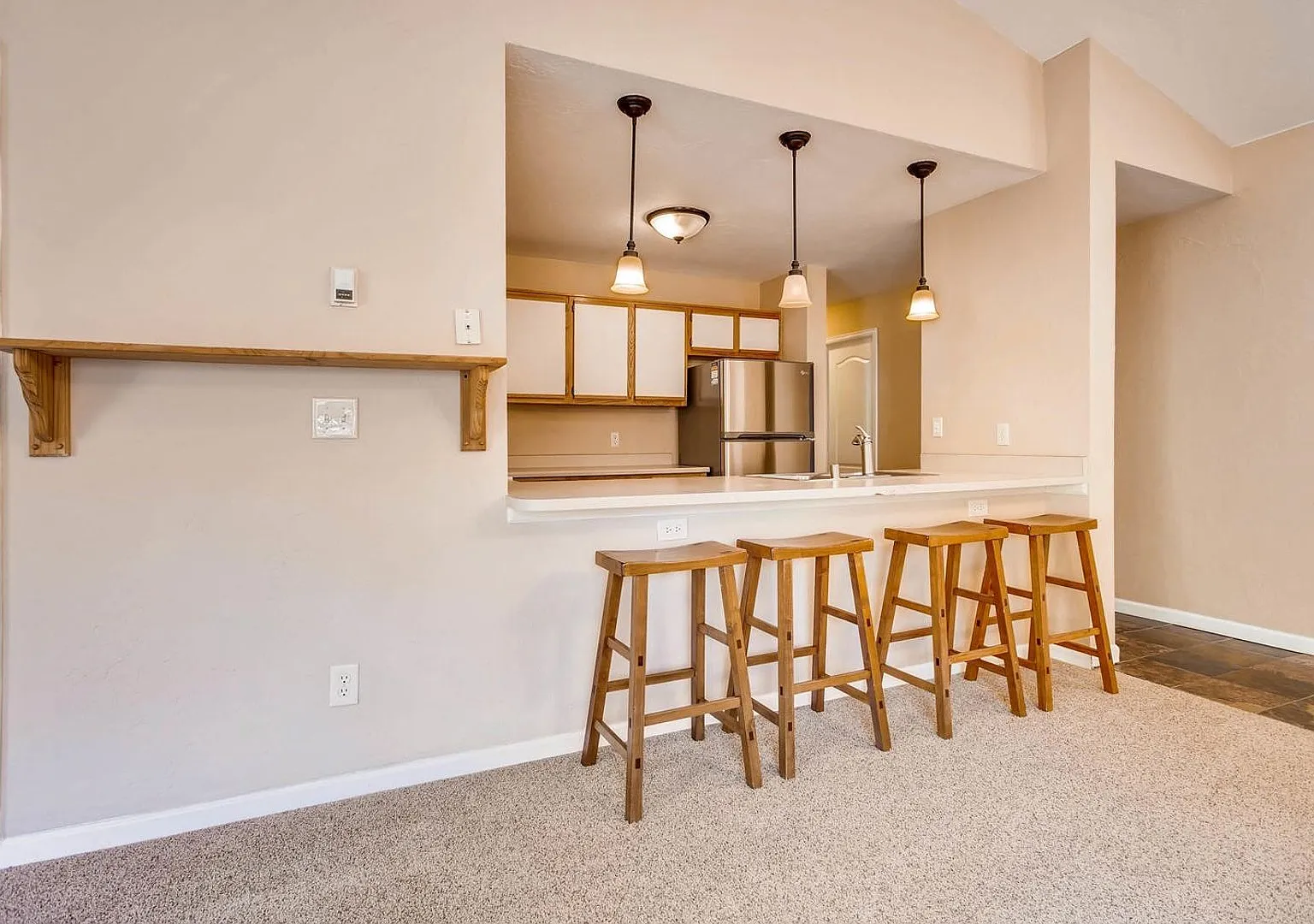 2 Bedroom between Breck and Frisco!! Top Floor! Heat included! 1 car garage! Vaulted Ceilings, Gr... — Photo 1
