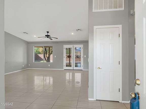 3rd image of 2319 W Horseshoe Pl