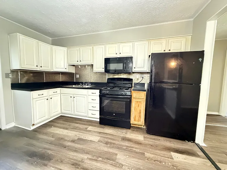 4111 Locust Ave — Photo 5