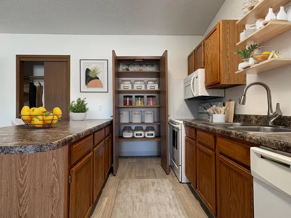 Sun Prairie & Vista Court