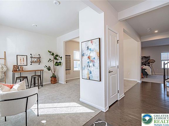 4th image of 2584 Raya Way