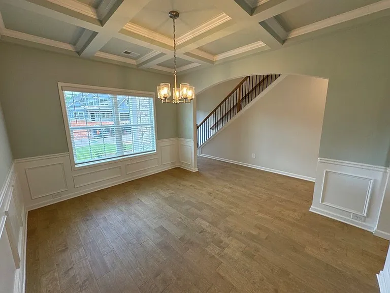 826 Tiger Dr — Photo 4