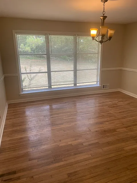3 bed, 1285 sqft, $1,950 — Photo 4