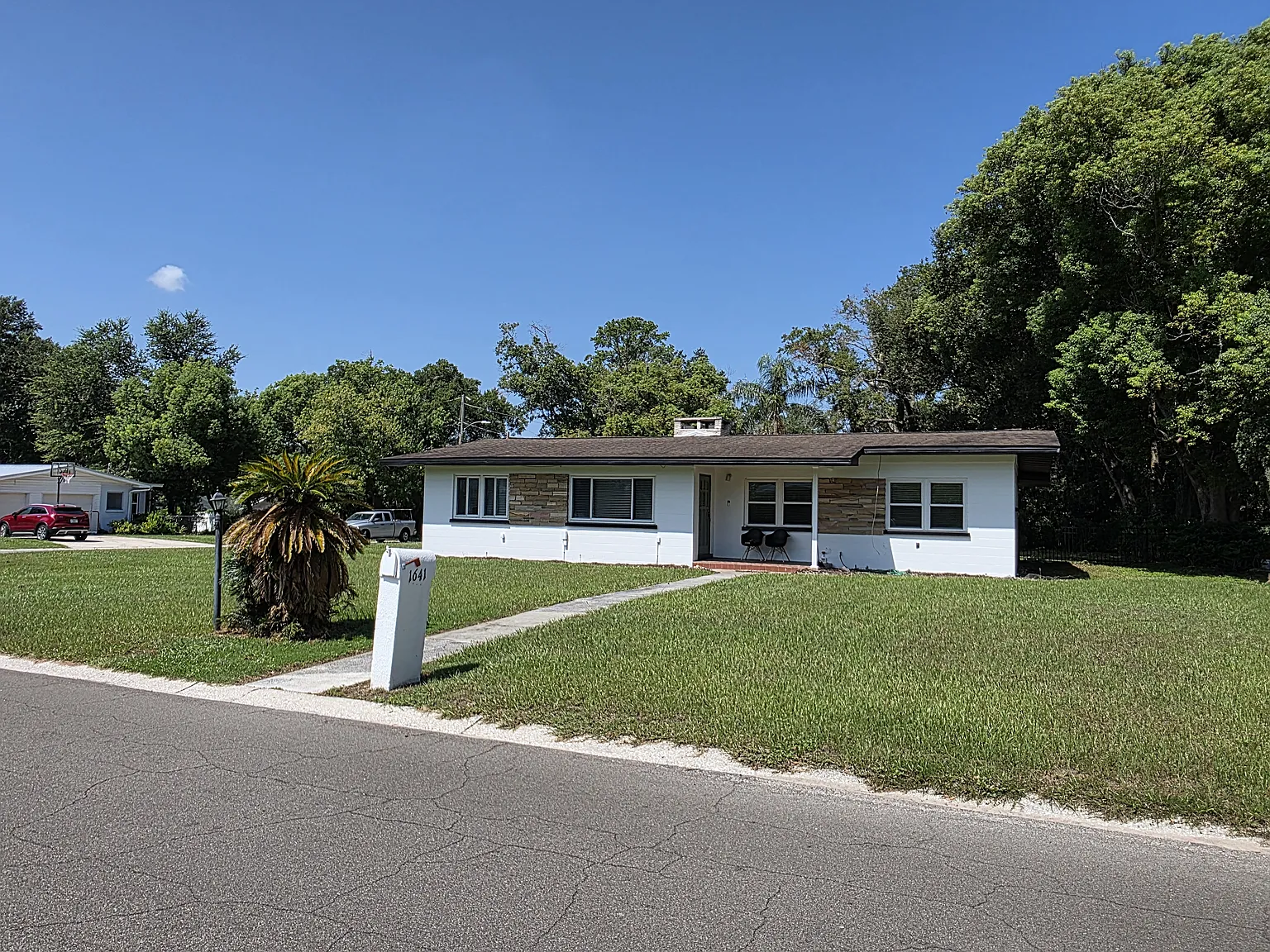 4 bed, 2040 sqft, $2,400 — Photo 1