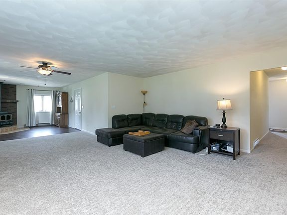 4th image of 699 Oakwood Pl