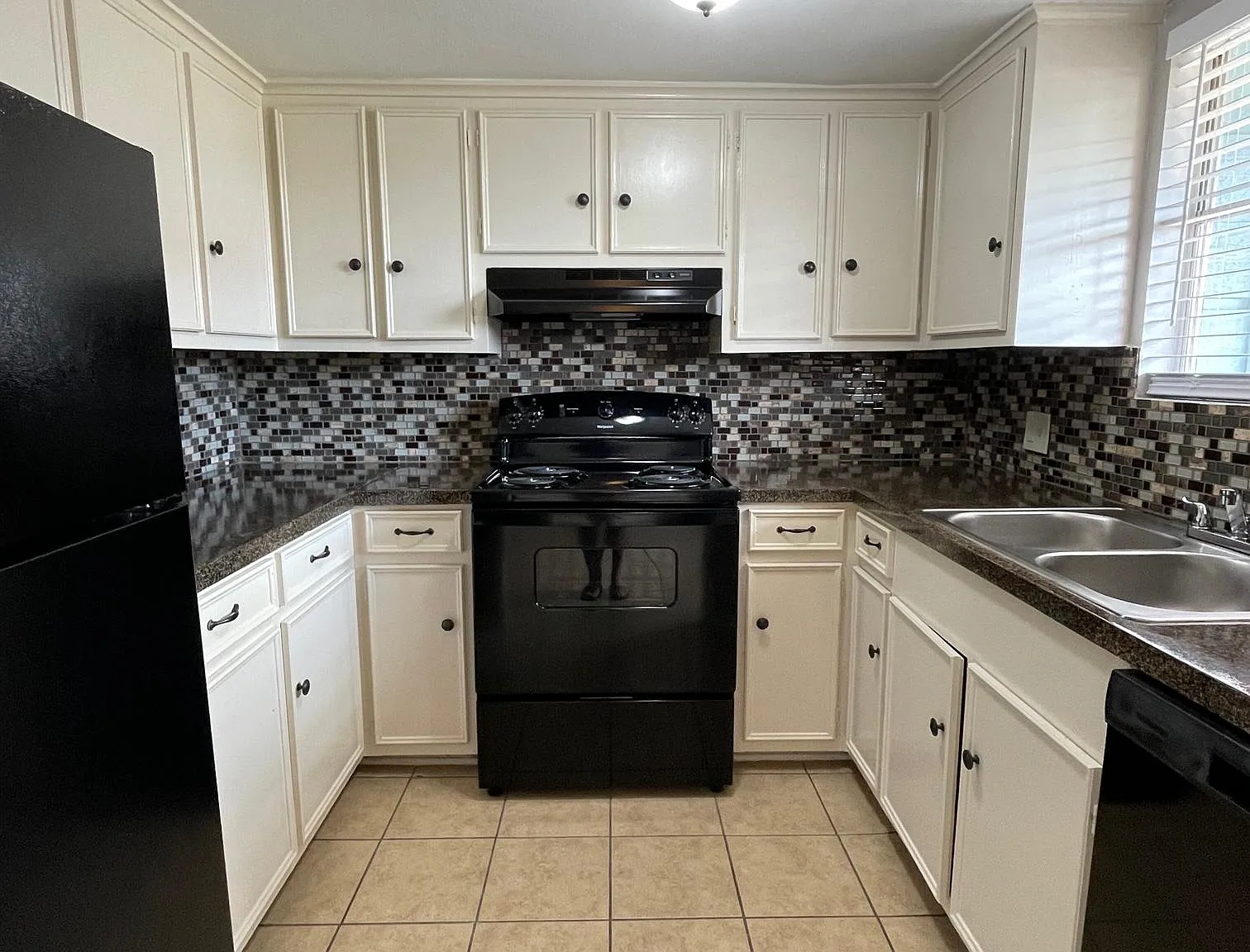 200 S Anderson St — Photo 1