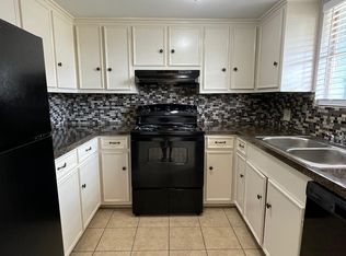 200 S Anderson St #9, Angleton, TX 77515