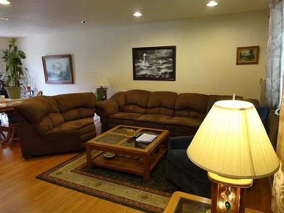 4th image of 305 W 22nd Ave