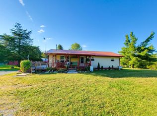 586 Back Valley Rd, Speedwell, TN 37870