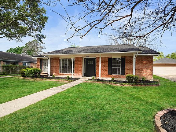 3rd image of 13906 Vinehill Dr