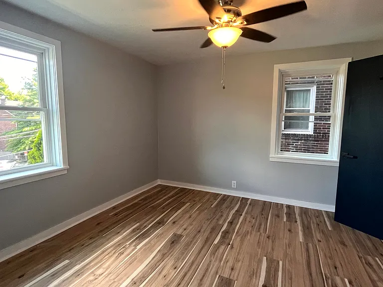 5737 Hobart St #1 — Photo 33