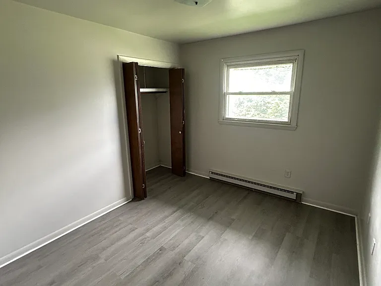 100 E Market St #5 — Photo 4