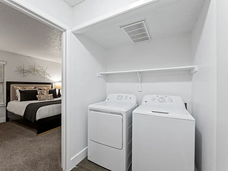 The Admiral Apartments — Photo 24