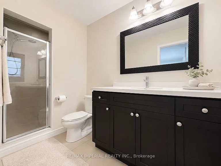 233 Remembrance Rd — Photo 16