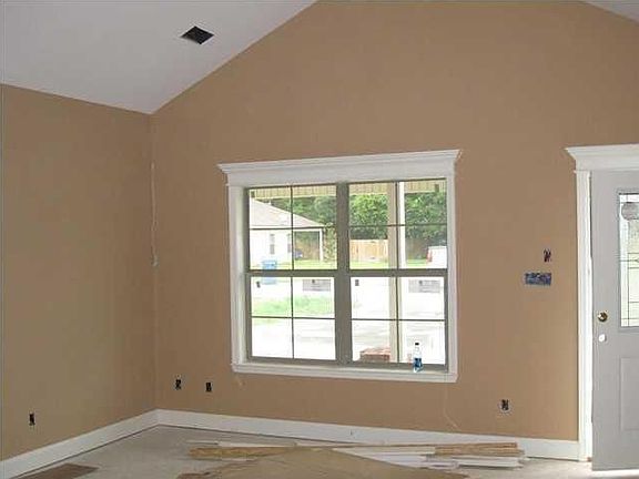 4th image of 300 Sunflower Estates Ln