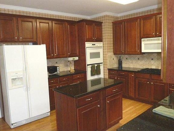 5th image of 830 Bev Ct