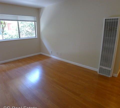 4th image of 220 E 15th St APT 6