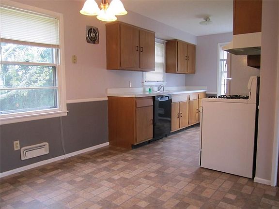 4th image of 80 Farnum St