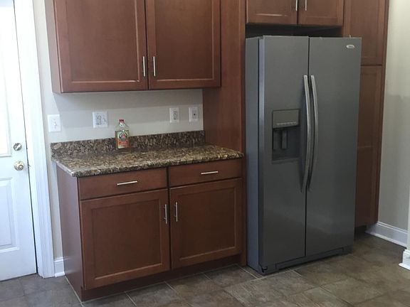 3rd image of 907 Lafayette Ave
