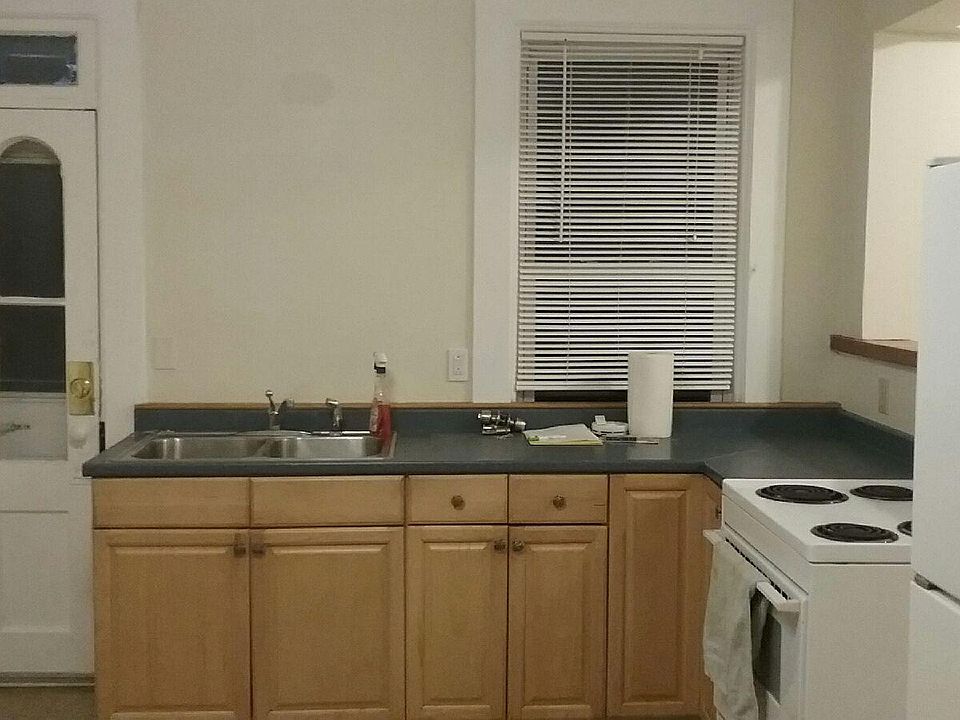 2nd image of 25 Oak St #2