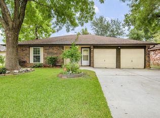10027 Stonemont Rd, La Porte, TX 77571