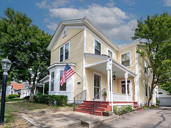2nd image of 1234 Herschel Ave