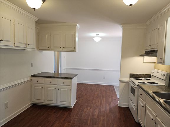 4th image of 8402 McFaye Ave