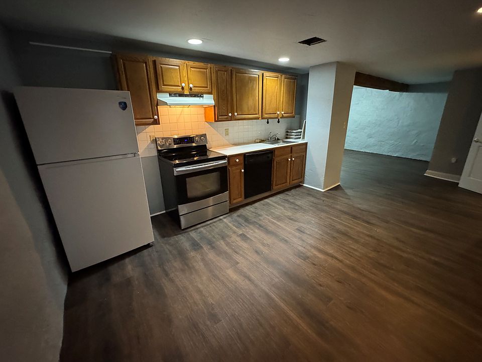 1st image of 172-174 W Main St #Ma630103