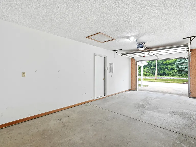 1462 E Kammerer Rd — Photo 15