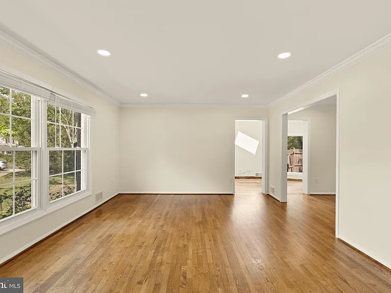 8416 Fox Run — Photo 8