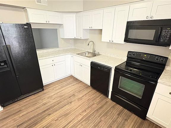 2nd image of 609 Pine Bnd