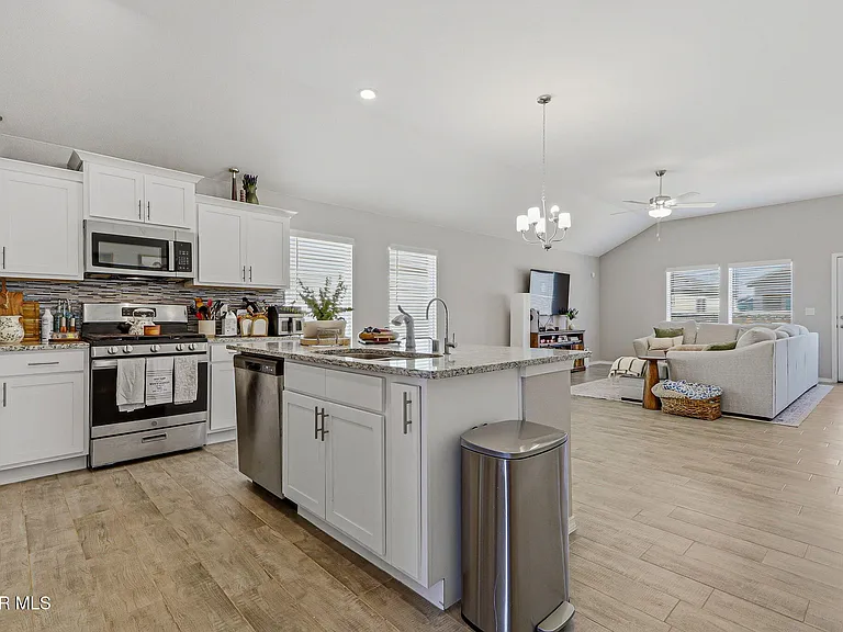 13977 Margaret Ponce Ave — Photo 4