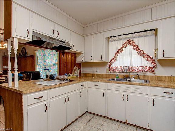 4th image of 8105 Baywood Dr