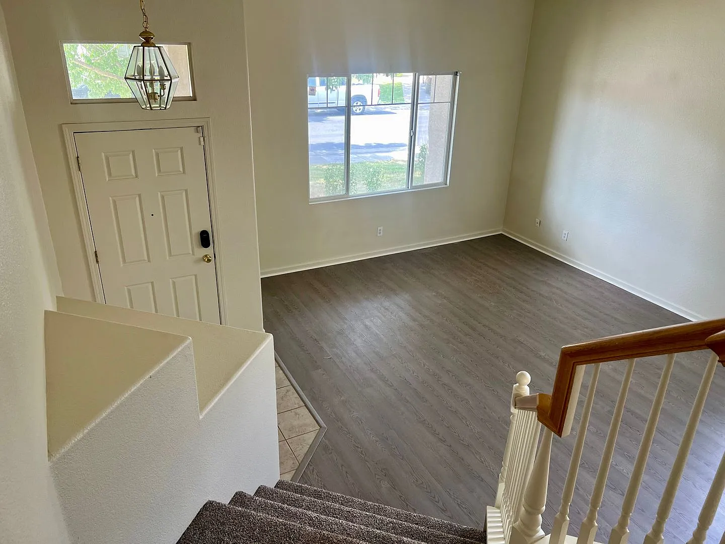 Beautiful 4bed/3 bath Home in Desirable Elk Grove — Photo 3